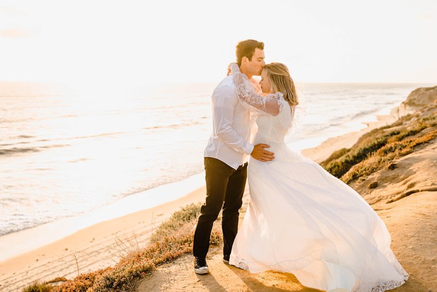 wedding couple kissing beach