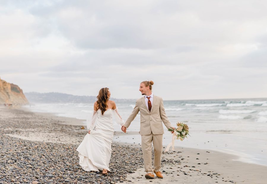 elopement couple california beach