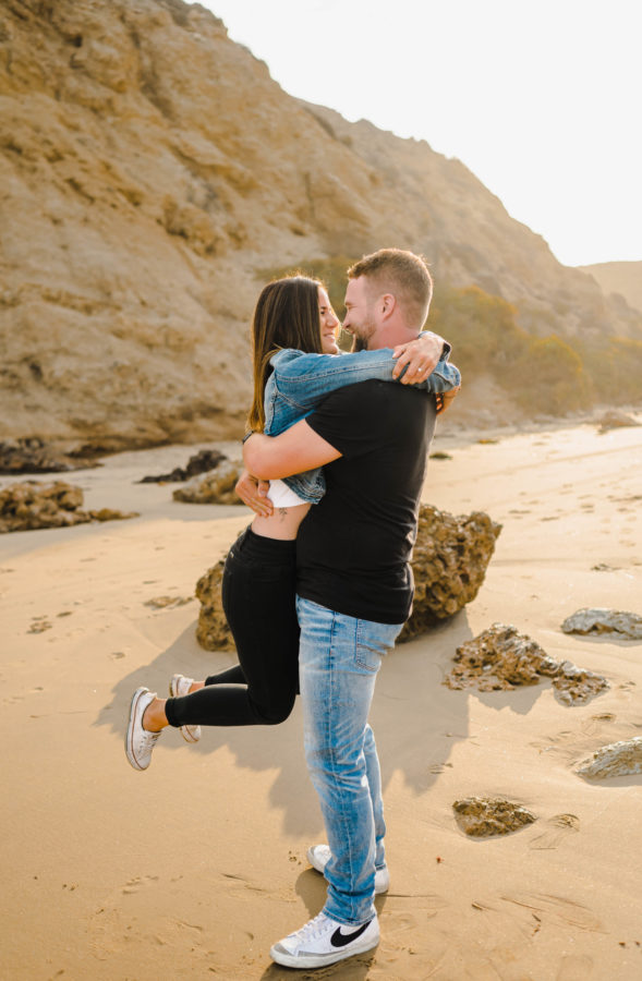 southern california proposal locations guy holding girl hugging