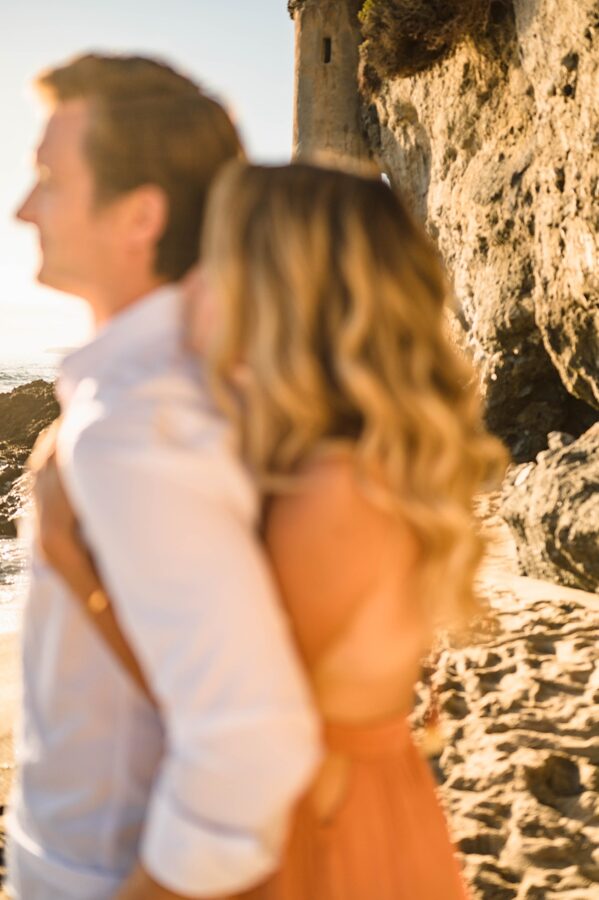 couple hugging out of focus 